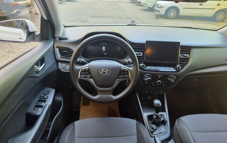 Hyundai Solaris II рестайлинг, 2022 год, 1 580 000 рублей, 11 фотография