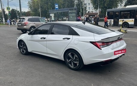 Hyundai Elantra, 2021 год, 1 990 000 рублей, 3 фотография