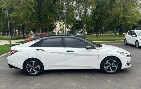Hyundai Elantra, 2021 год, 1 990 000 рублей, 6 фотография