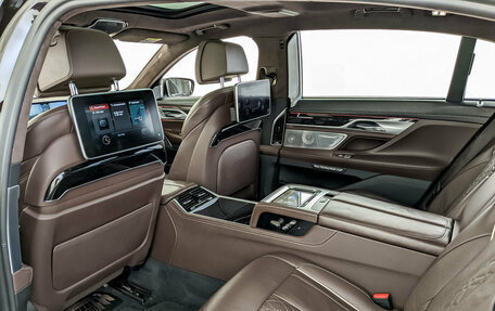 BMW 7 серия, 2017 год, 3 800 000 рублей, 13 фотография