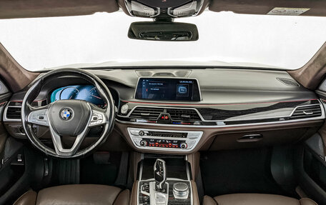BMW 7 серия, 2017 год, 3 800 000 рублей, 15 фотография