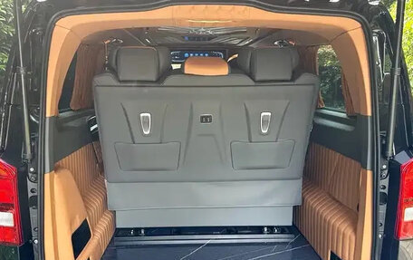Mercedes-Benz V-Класс, 2023 год, 6 109 000 рублей, 8 фотография