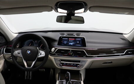 BMW 7 серия, 2015 год, 3 390 000 рублей, 9 фотография