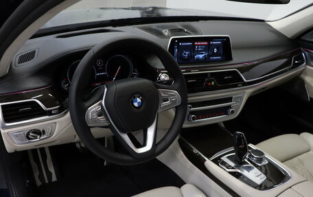 BMW 7 серия, 2015 год, 3 390 000 рублей, 8 фотография