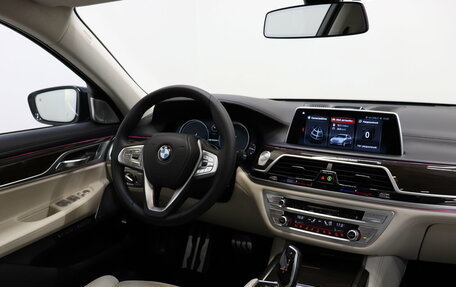 BMW 7 серия, 2015 год, 3 390 000 рублей, 11 фотография