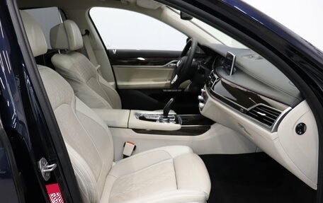 BMW 7 серия, 2015 год, 3 390 000 рублей, 14 фотография