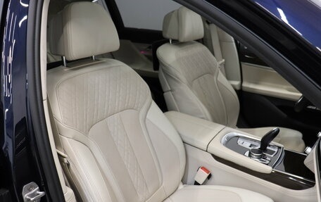 BMW 7 серия, 2015 год, 3 390 000 рублей, 15 фотография
