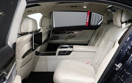 BMW 7 серия, 2015 год, 3 390 000 рублей, 17 фотография