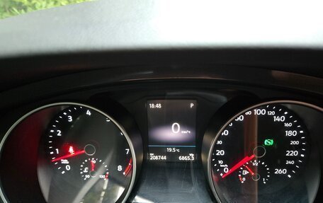 Volkswagen Tiguan II, 2017 год, 1 000 000 рублей, 18 фотография