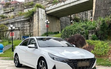 Hyundai Elantra, 2022 год, 1 580 000 рублей, 2 фотография