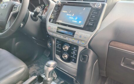 Toyota Land Cruiser Prado 150 рестайлинг 2, 2018 год, 4 285 000 рублей, 15 фотография