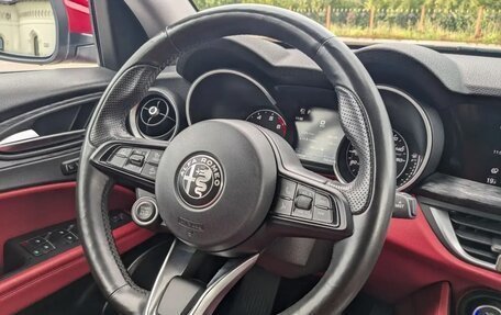 Alfa Romeo Stelvio, 2020 год, 3 300 000 рублей, 14 фотография