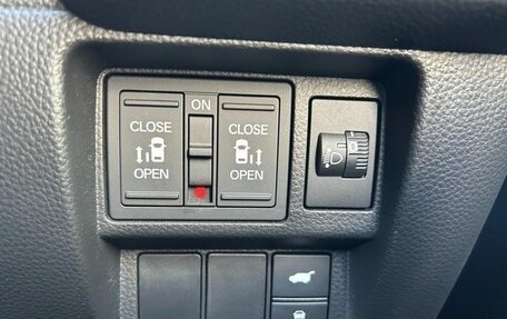 Honda Stepwgn, 2023 год, 2 400 000 рублей, 31 фотография