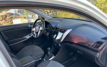 Hyundai Solaris II рестайлинг, 2012 год, 450 000 рублей, 10 фотография