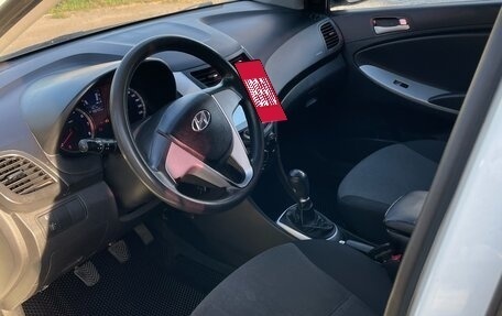 Hyundai Solaris II рестайлинг, 2012 год, 450 000 рублей, 11 фотография