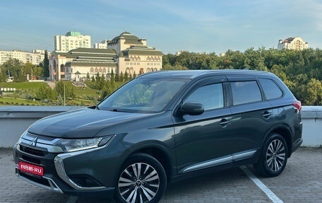 Mitsubishi Outlander III рестайлинг 3, 2019 год, 1 770 000 рублей, 1 фотография
