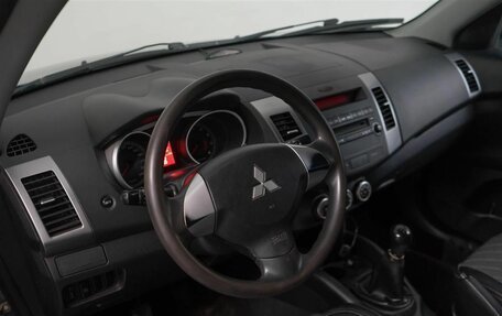 Mitsubishi Outlander III рестайлинг 3, 2008 год, 575 000 рублей, 13 фотография
