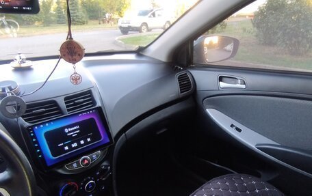 Hyundai Solaris II рестайлинг, 2012 год, 620 000 рублей, 10 фотография