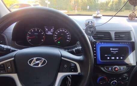 Hyundai Solaris II рестайлинг, 2012 год, 620 000 рублей, 9 фотография