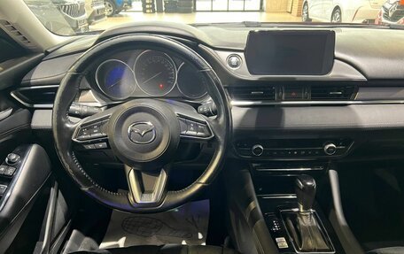 Mazda 6, 2018 год, 2 000 000 рублей, 22 фотография
