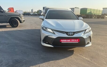 Toyota Camry, 2023 год, 3 330 000 рублей, 5 фотография