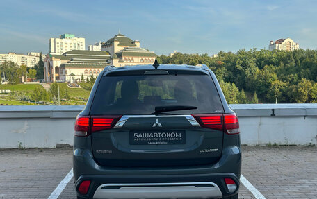 Mitsubishi Outlander III рестайлинг 3, 2019 год, 1 770 000 рублей, 5 фотография