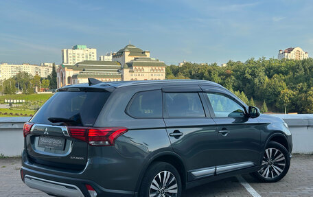 Mitsubishi Outlander III рестайлинг 3, 2019 год, 1 770 000 рублей, 4 фотография