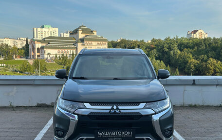 Mitsubishi Outlander III рестайлинг 3, 2019 год, 1 770 000 рублей, 2 фотография