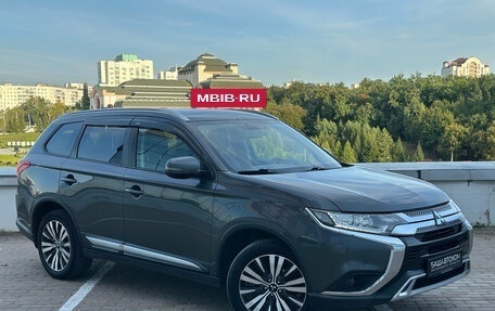 Mitsubishi Outlander III рестайлинг 3, 2019 год, 1 770 000 рублей, 3 фотография