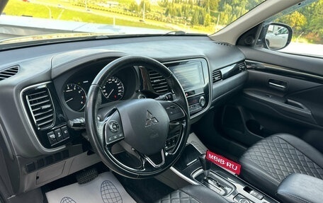 Mitsubishi Outlander III рестайлинг 3, 2019 год, 1 770 000 рублей, 8 фотография