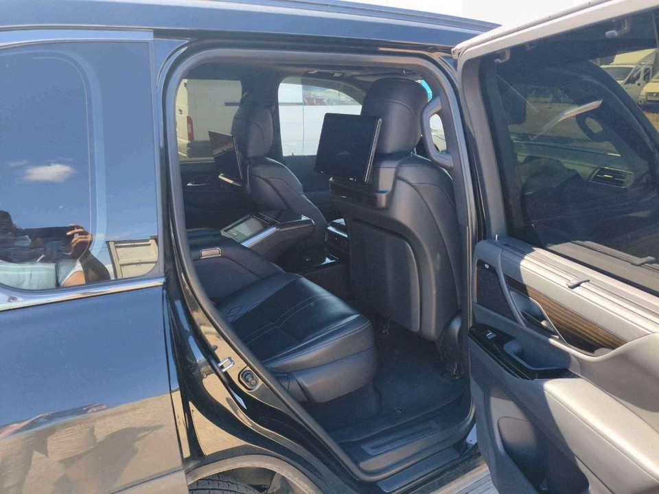 Lexus LX III рестайлинг 2, 2023 год, 13 700 000 рублей, 8 фотография