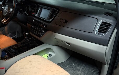 KIA Carnival III, 2016 год, 3 100 000 рублей, 8 фотография