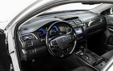 Toyota Camry, 2015 год, 1 940 000 рублей, 10 фотография