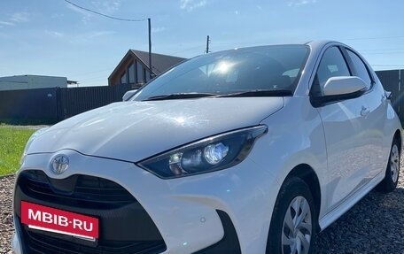 Toyota Yaris, 2021 год, 1 180 000 рублей, 3 фотография