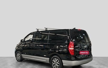 Hyundai H-1 II рестайлинг, 2018 год, 3 040 000 рублей, 4 фотография