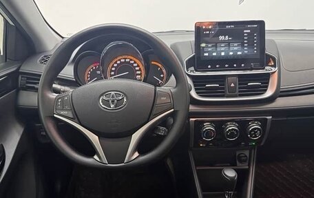 Toyota Yaris XP150 рестайлинг, 2022 год, 1 378 010 рублей, 12 фотография