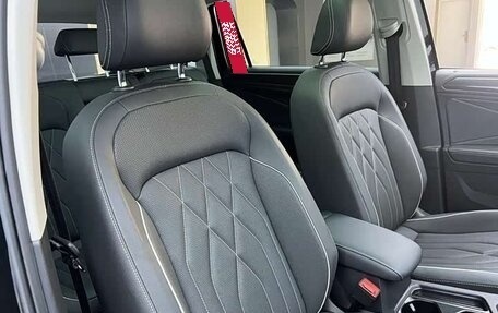 Volkswagen Tiguan II, 2023 год, 2 740 000 рублей, 5 фотография