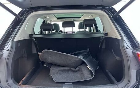 Volkswagen Tiguan II, 2023 год, 2 740 000 рублей, 26 фотография