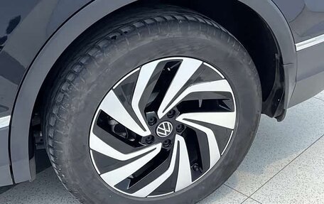 Volkswagen Tiguan II, 2023 год, 2 740 000 рублей, 28 фотография