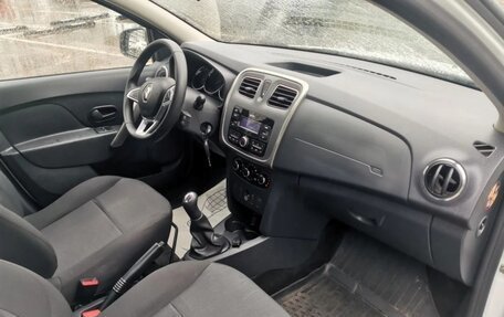 Renault Logan II, 2019 год, 680 000 рублей, 20 фотография
