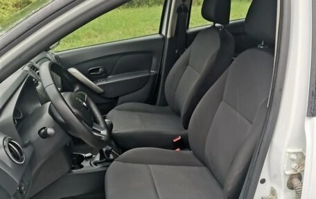 Renault Logan II, 2019 год, 680 000 рублей, 13 фотография