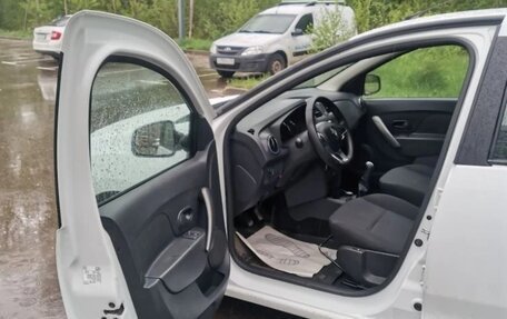 Renault Logan II, 2019 год, 680 000 рублей, 12 фотография