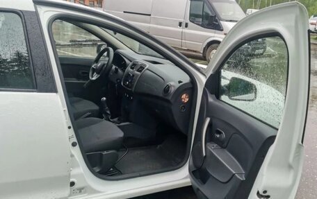 Renault Logan II, 2019 год, 680 000 рублей, 18 фотография