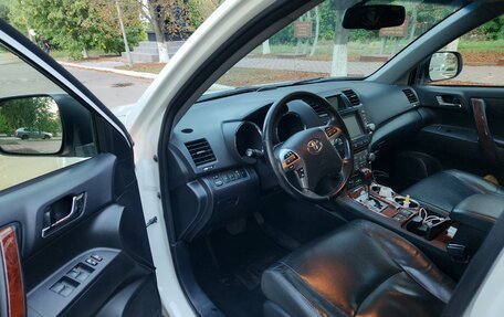 Toyota Highlander III, 2013 год, 1 775 000 рублей, 9 фотография
