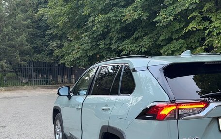 Toyota RAV4, 2020 год, 2 890 000 рублей, 5 фотография