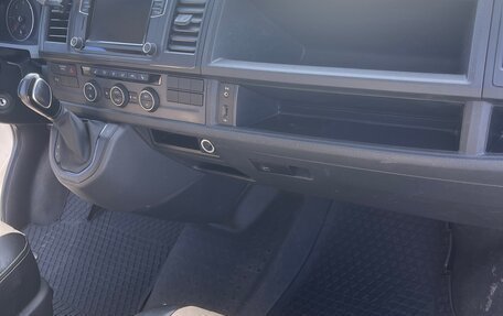 Volkswagen Caravelle T6 рестайлинг, 2018 год, 2 990 000 рублей, 6 фотография