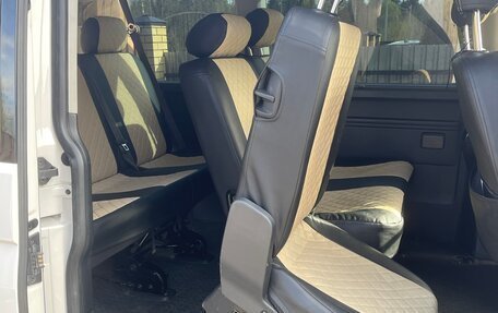 Volkswagen Caravelle T6 рестайлинг, 2018 год, 2 990 000 рублей, 10 фотография