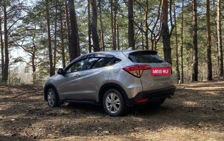Honda Vezel, 2016 год, 1 250 000 рублей, 6 фотография