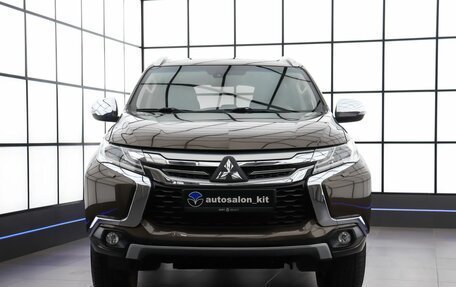 Mitsubishi Pajero Sport III рестайлинг, 2017 год, 2 970 000 рублей, 2 фотография