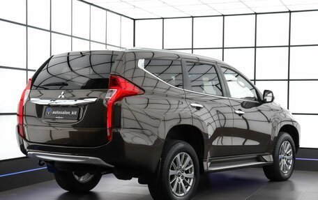 Mitsubishi Pajero Sport III рестайлинг, 2017 год, 2 970 000 рублей, 4 фотография
